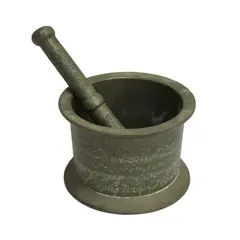 Foto de um(a) Almofariz de bronze, da categoria de Outros utensílios. Grande almofariz em bronze com decoração em baixo relevo, inclusive o socador. Medidas 9A X 14Dsocador 18cm Peça bem sólida... Vendido no marketplace Trésors.