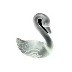 Foto de um(a) Antiga Escultura Cisne Art Deco Cristal Tcheco Desna Glass, da categoria de Escultura. Desna Glass - Bohemia. Antiga escultura artística de cisne em cristal satiné lapidada à mão. Período Art Deco.Medidas 11x10cm. Vendido no marketplace Trésors.