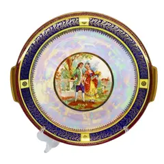 Foto de um(a) Antigo Prato Decorativo Bandeja Porcelana Rosenthal Helena, da categoria de Pratos Decorativos. Rosenthal modelo Helena. Antigo e majestoso prato com alças, bandeja em porcelana artista alemã, da famosa manufatura... Vendido no marketplace Trésors.