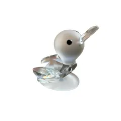 Foto de um(a) Preciosa Glass Pequena Escultura Bibelô Enfeite Pato Cristal, da categoria de Escultura. Peça legítima. Esculpida à mãomede aprox 3cm. Vendido no marketplace Trésors.