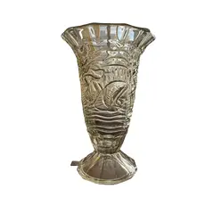 Foto de um(a) Antigo Vaso Artístico Vidro Alemão Walther & Sohne Art Deco, da categoria de Vasos. ~ Walther & Sohne ~Antigo e sofisticado vaso artístico em vidro. Peça de ótima qualidade, moldado e lapidado com pelicanos... Vendido no marketplace Trésors.