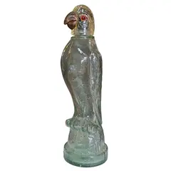 Foto de um(a) Antiga Garrafa de Licor Skoda em Vidro – Papagaio (Anos 50), da categoria de Garrafas. Rara e charmosa garrafa colecionável da Indústria Skoda, datada da década de 1950. A peça apresenta um design escultórico... Vendido no marketplace Trésors.