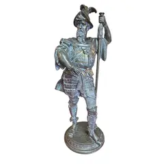 Foto de um(a) Escultura Antiga de Cavaleiro em Petit Bronze – França, Século XIX, da categoria de Escultura. Escultura antiga em Petit Bronze representando um cavaleiro com armadura detalhada. Vendido no marketplace Trésors.