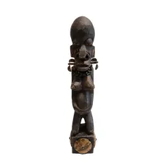 Foto de um(a) Escultura Africana em Madeira Ebanizada Associada a Grupos Como Os Yoruba - Nigéria, da categoria de Escultura. Escultura africana em madeira ebanizada associada a grupos como os yoruba - nigéria. Retrata figura antropomórfica,... Vendido no marketplace Trésors.