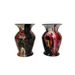 Foto de um(a) Mini Vasos Indianos, Década de 1990, da categoria de Vasos. Par de mini vasos indianos em latão esmaltado, com desenhos únicos, década de 1990. A: 7,5 cm / Diâmetro: 5 cm / Diâmetro da... Vendido no marketplace Trésors.
