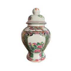 Foto de um(a) Antigo Pequeno Potiche Oriental Em Porcelana Chinesa, da categoria de Vasos e recipientes. Pequeno potiche oriental, porcelana artística pintado à mão. Medidas 15x8cm. Vendido no marketplace Trésors.