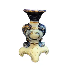 Foto de um(a) Castiçal em Porcelana Azul Cobalto, Cst Pereira, Década de 1940, da categoria de Castiçais. Castiçal em porcelana cst - pedreira, azul cobalto, branco e filetes em ouro, década de 1940 A: 13,6 cm L: 10 cm P: 8,6 cm... Vendido no marketplace Trésors.