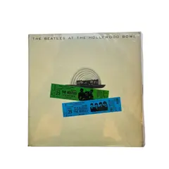 Foto de um(a) ​ LP The Beatles At The Hollywood Bowl, da categoria de LPs ou Discos de Vinil. LP The Beatles At The Hollywood Bowl, com mínimos riscos superficiais que não atrapalham no áudio. Vendido no marketplace Trésors.