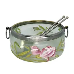 Foto de um(a) Antiga Saladeira Art Deco Cristal Veneziano Pintado À Mão, da categoria de Travessas e tigelas. Antiga saladeira em cristal veneziano, com bordas e alças em metal espessurado a prata. Linda e delicada pintura floral ao... Vendido no marketplace Trésors.