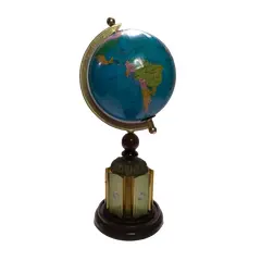 Foto de um(a) Globo Dourado Vintage, da categoria de Globos. Globo terrestre em latão, alumínio e madeira, com pegada vintage. Peça única pelo designer marcelus ribas. A: 33cm / D: 13cm... Vendido no marketplace Trésors.