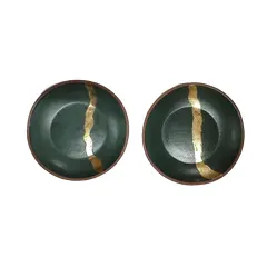 Foto de um(a) Pratos Decorativos em Cerâmica com Folha de Ouro, da categoria de Pratos Decorativos. Combo de 2 pratos feitos em cerâmica de alta temperatura com detalhe em folha de ouro. Cada prato é feito a mão e com... Vendido no marketplace Trésors.