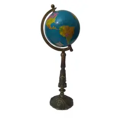 Foto de um(a) Globo Terrestre Latão, da categoria de Globos. Globo terrestre com base em latão fundido. A: 39cm D globo: 9cm Base: 10cm Peso: 900g. Vendido no marketplace Trésors.