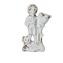 Foto de um(a) Paliteiro Porcelana Brasileira, Década de 1940, da categoria de Paliteiros. Paliteiro em porcelana monocromática e filetado com ouro, década de 1940. Procedência brasileira. A: 9,5 cm / L: 5,5 cm /... Vendido no marketplace Trésors.