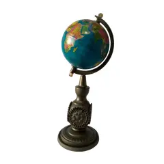 Foto de um(a) Globinho Bronze, da categoria de Globos. Peça única pelo designer marcelus ribas. Globo terrestre com estrutura em madeira e latão com pátina bronze h = 29cm d =... Vendido no marketplace Trésors.