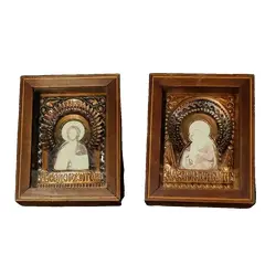 Foto de um(a) Arte Sacra Cristo e a Virgem 70'S, da categoria de Objetos religiosos e espirituais. Combo de dois ícone russos com imagem de cristo e a virgem: moldura em madeira, vidro e decoração em cobre, década de 1970... Vendido no marketplace Trésors.