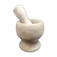 Foto de um(a) Pilão de Mesa em Mármore, da categoria de Outros utensílios. Pilão de mesa com socador feito em mármore branco funcional e decorativo. A: 10,8 cm / Diâmetro: 7 cm / Diâmetro da base:... Vendido no marketplace Trésors.