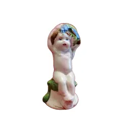 Foto de um(a) Sineta Baco Baby em Porcelana Italiana, Década de 1970, da categoria de Outros colecionáveis. Sineta de mesa em porcelana italiana policromada representando baco baby, com badalo em porcelana, década de 1970. A: 8,5 cm... Vendido no marketplace Trésors.