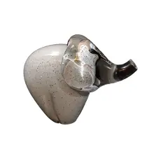 Foto de um(a) Elefante Vidro Anos 80, da categoria de Modelos e estatuetas. Elefante em vidro transparente e branco com folhas de prata picadas. Procedência brasileira, mas como é vidro é peça única,... Vendido no marketplace Trésors.