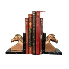 Foto de um(a) Porta Livros Horse Anos 80, da categoria de Apoio para livros. Par de porta livros de minas gerais em pedra sabão com pátina cobre oxidado e suporte marmorizado, década de 1980.**Não... Vendido no marketplace Trésors.