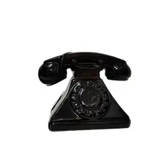 Foto de um(a) Telefone Cofrinho Vintage, da categoria de Outros objetos decorativos. Telefone vintage em cerâmica com acabamento vitrificado, um cofre inusitado. A: 12,5 cm / L: 17,5 cm / P: 11 cm Peso: 591 g. Vendido no marketplace Trésors.