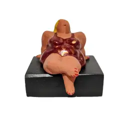 Foto de um(a) Escultura Terracota e Madeira, 1994, da categoria de Escultura. Escultura de mesa em terracota policromada com base em madeira ebanizada, de 1994. A: 9 cm L: 6,5 cm P: 7 cm Base: 9,5 x... Vendido no marketplace Trésors.