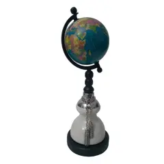 Foto de um(a) Globo Terrestre Porcelana, da categoria de Globos. Globo terrestre com base em madeira e porcelana, pendente em metal. A: 32 cm D base: 11,5 cm D globo: 9 cm peso: 845g. Vendido no marketplace Trésors.