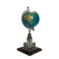 Foto de um(a) Globo Leões, da categoria de Globos. Globo em metal niquelado com dois leões na base e madeira. A: 29cm D: 10cm peso: 660g. Vendido no marketplace Trésors.