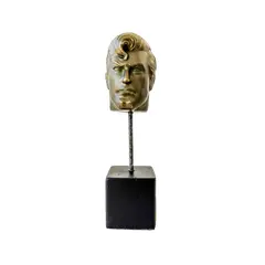 Foto de um(a) Escultura Toy Art Superman / Super Homem Dc Comics, da categoria de Escultura. Coleção dc comics: escultura super homem em técnica mista e acabamento patina bronze oxidado, sobre cubo de madeira... Vendido no marketplace Trésors.
