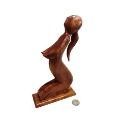 Foto de um(a) Escultura Balinesa em Madeira, Década de 2000, da categoria de Escultura. Escultura balinesa em madeira representando o feminino com a visão do artista, década de 2000. A: 27 cm L: 4 cm P: 13 cm... Vendido no marketplace Trésors.