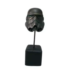 Foto de um(a) Escultura Stormtrooper Star Wars, da categoria de Escultura. Toy art - peça única colecionável desenvolvida pelo designer marcelus ribas. Escultura em técnica mista com pátina e bronze... Vendido no marketplace Trésors.