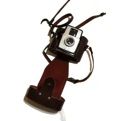Foto de um(a) Kodak Brownie Starlet Camera, Anos 50, da categoria de Câmeras fotográficas. Kodak Brownie Starlet Camera, década de 1950, produzida nos Estados Unidos, capa em couro legítimo. Original e muitíssimo... Vendido no marketplace Trésors.