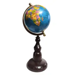 Foto de um(a) Globo Terrestre Imbuia, da categoria de Globos. Globo terrestre de mesa com base em madeira de imbuía torneada e entalhada. A: 44 cm / Diâmetro do globo: 16 cm / Diâmetro... Vendido no marketplace Trésors.