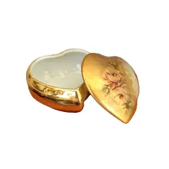 Foto de um(a) Porta Jóias Porcelana Anos 40, da categoria de Porta-Jóias. Porta jóias em porcelana folheada a ouro com pintura de rosas pintada à mão, década de 1940 porcelana são paulo. A: 5 cm L:... Vendido no marketplace Trésors.