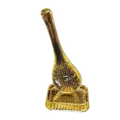 Foto de um(a) Escultura Raquete em Vidrão, Década de 1970, da categoria de Escultura. Escultura raquete em vidrão com base também em vidrão, década de 1970. A: 22 cm / L: 9 cm / P: 6,5 cm Peso: 500 g. Vendido no marketplace Trésors.