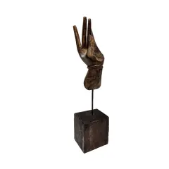 Foto de um(a) Escultura Mão de Buda em Madeira, da categoria de Escultura. Escultura em madeira com base também em madeira. Título: mão de buda peça única pelo designer marcelus ribas. A: 29 cm / L:... Vendido no marketplace Trésors.