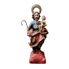 Foto de um(a) Imagem São José de Botas 80'S, da categoria de Objetos religiosos e espirituais. São josé de botas esculpido em madeira policromada com menino jesus móvel e com linda panagem e esplendor prateado, década... Vendido no marketplace Trésors.