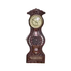 Foto de um(a) Barômetro e Calendário, Década de 1990, Barcelona, da categoria de Outros objetos decorativos. Barômetro e calendário de parede, década de 1990 em couro prencado formando arabescos, calendário vai de 91 até 96.... Vendido no marketplace Trésors.