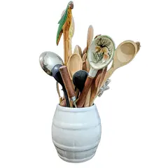 Foto de um(a) Barril Porcelana Branca, Década de 1940, da categoria de Garrafas, potes e jarros. Barril de porcelana da marca r ii rio de janeiro, brasil, década de 1940 apresenta um fio de cabelo na parte superior e... Vendido no marketplace Trésors.
