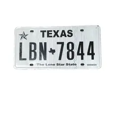 Foto de um(a) Placa de Automóvel, Texas, Estados Unidos, da categoria de Placas de carros antigas. Placa de automóvel em alumínio, estado americano do texas. L: 39,5 cm A: 15 cm peso: 98 g. Vendido no marketplace Trésors.