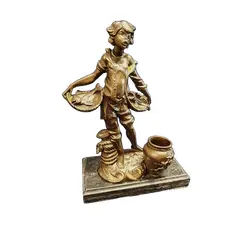 Foto de um(a) Escultura Pescador em Resina Italiana, Peça Única, da categoria de Escultura. Escultura pescador em resina italiana com pátina bronze oxidado, base em granito preto. A: 22,5 cm L: 13 cm P: 4,5 cm Base:... Vendido no marketplace Trésors.