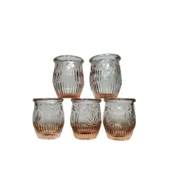 Foto de um(a) Copinhos de Licor em Vidro Rosa, Década de 1940, da categoria de Copos. Copinhos de licor de vidro em relevo, na cor rosa. 5 unidades, década de 1940 Altura: 5 cm Diâmetro: 4 cm Diâmetro da base:... Vendido no marketplace Trésors.