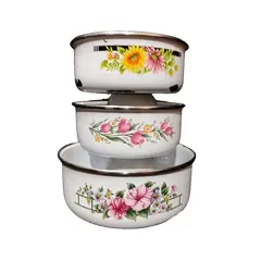 Foto de um(a) Combo Bowls Esmaltados, Década de 1990, da categoria de Travessas e tigelas. Combo com 3 bowls esmaltados branco com motivo floral. Made in china, anos 1990 Altura: 5,5cm / 5,5 cm / 7,5 cm Diâmetro:... Vendido no marketplace Trésors.