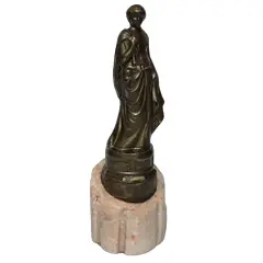 Foto de um(a) Escultura Helena de Troia, Década de 1970, da categoria de Escultura. Escultura Helena de Tróia em resina e base em mármore, ambos italianos. E acabamento em pátina bronze oxidada e envelhecida,... Vendido no marketplace Trésors.