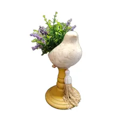 Foto de um(a) Pomba em Cerâmica e Madeira, Década de 2000, da categoria de Modelos e estatuetas. Pomba de cerâmica craquelada na cor bege e base em madeira torneada na cor mostarda, tassel bege com porcelana, década de... Vendido no marketplace Trésors.