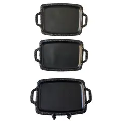 Foto de um(a) Bandejas Iron Black, da categoria de Bandejas. Combo de quatro (04) bandejas em ferro com pintura eletrostática na cor preta e borda em relevo com motivo floral... Vendido no marketplace Trésors.