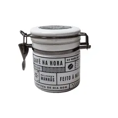 Foto de um(a) Pequeno Pote em Porcelana para Café, Década de 2000, da categoria de Garrafas, potes e jarros. Pequeno pote em porcelana com tampa hermética para colocar pequena quantidade de café moído na hora, década de 2000. A: 10... Vendido no marketplace Trésors.