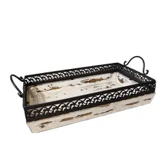 Foto de um(a) Bandeja Madeira de Demolição, da categoria de Bandejas. Bandeja de madeira de demolição descascada e selada, grega em ferro com alças na cor bronze escuro e pezinhos de madeira. A:... Vendido no marketplace Trésors.