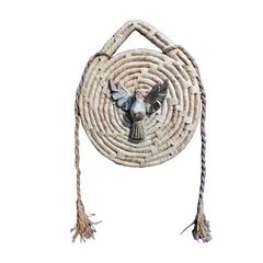 Foto de um(a) Mandala do Divino em Cestaria de Carajás, Década de 1990, da categoria de Objetos religiosos e espirituais. Mandala do divino, base feita com cestaria de carajás, tassel em sisal e divino esculpido em madeira de demolição com... Vendido no marketplace Trésors.