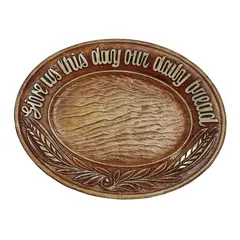 Foto de um(a) Prato Oval Vintage, Estilo Madeira, Procedência Estadunidense, da categoria de Pratos Decorativos. Prato oval com imitação de madeira em relevo. Desenhos e letras também "dê-nos este nosso pão diário" feito de um tipo de... Vendido no marketplace Trésors.