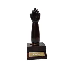 Foto de um(a) Figa Esculpida em Jacarandá, Década de 1980, da categoria de Modelos e estatuetas. Figa esculpida em jacarandá com base circular, década de 1980. A: 22 cm / Diâmetro: 5 cm / Diâmetro da base: 7,5 cm peso:... Vendido no marketplace Trésors.